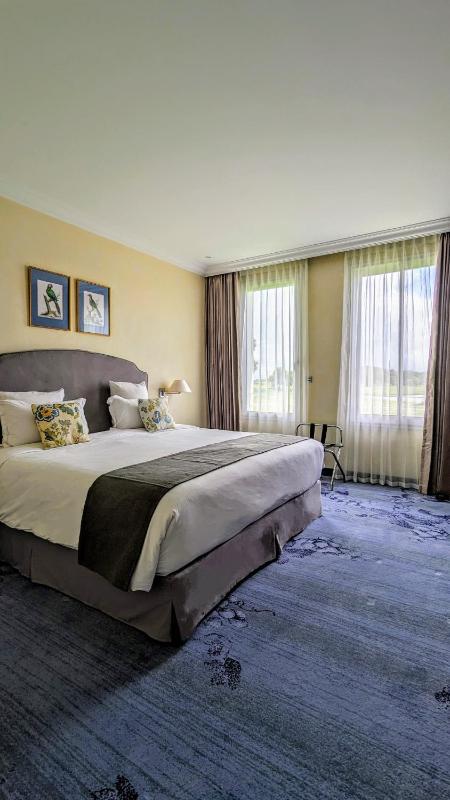 Superior Double Room with Golf View image 3