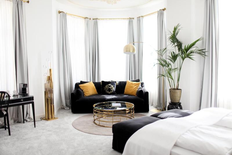 Showroom image 3