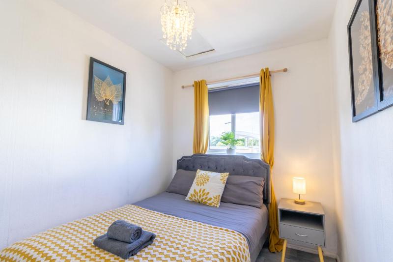 Open Mind Property - HotTUB 4 Beds & 2 Free Parking - image 38