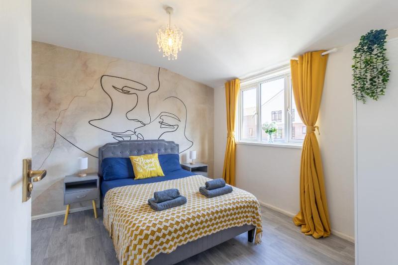 Open Mind Property - HotTUB 4 Beds & 2 Free Parking - image 28