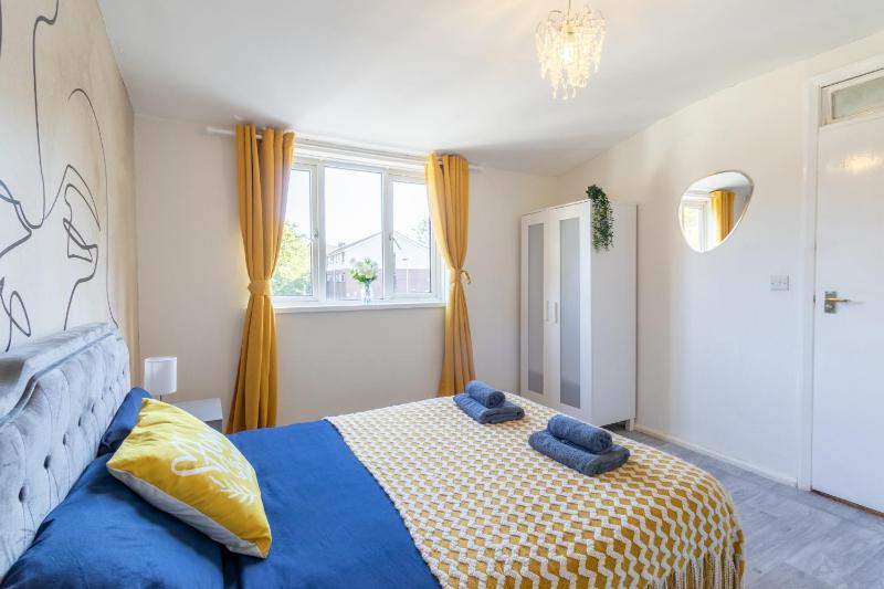 Open Mind Property - HotTUB 4 Beds & 2 Free Parking - image 42