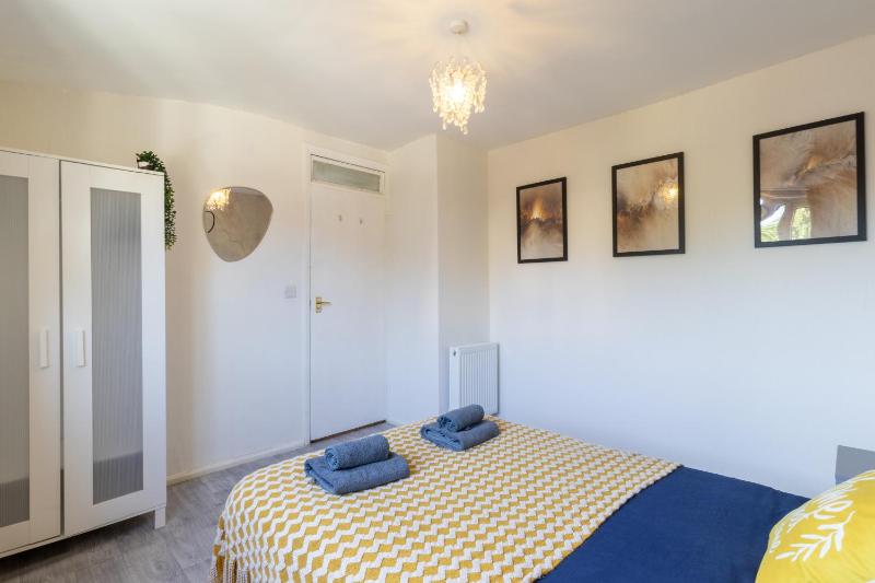 Open Mind Property - HotTUB 4 Beds & 2 Free Parking - image 31