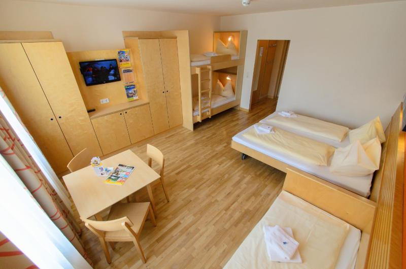 Five-Bedroom image 1