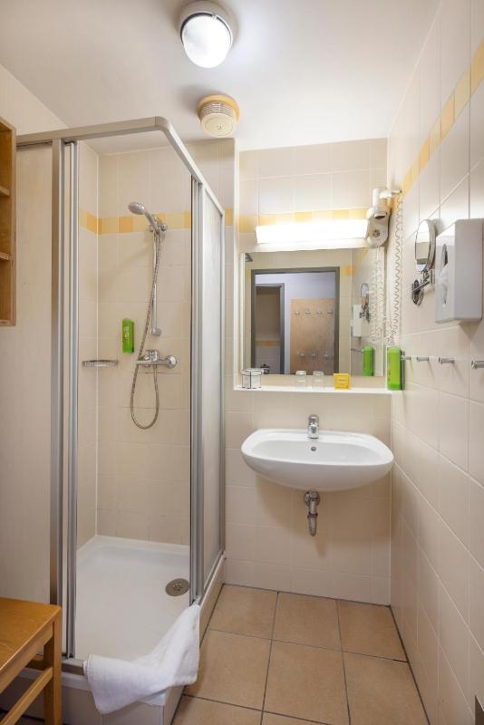 Quadruple Room image 3