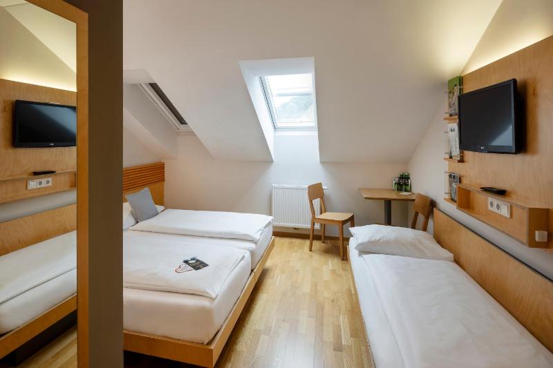 Triple Room image 3