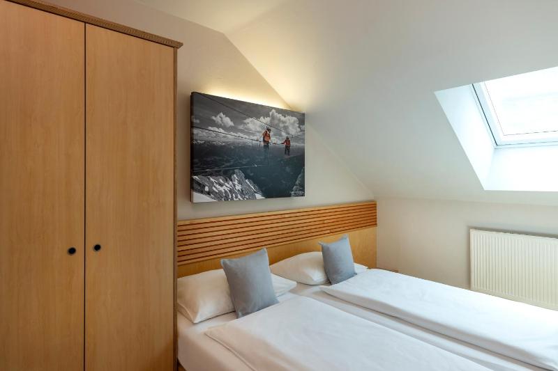 Double Room image 4