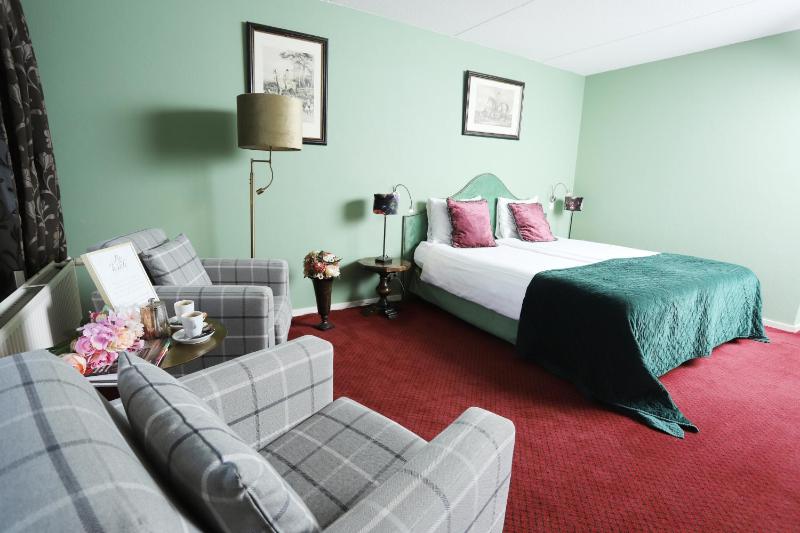 Deluxe Double or Twin Room with Balcony image 1