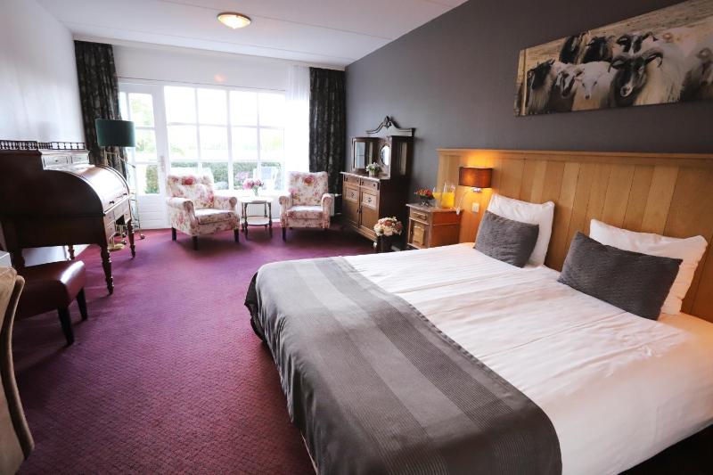 Deluxe Double Room with Terrace image 1