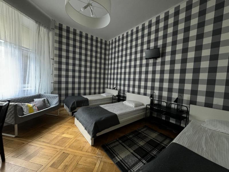 Basic Triple Room with Shared Bathroom image 4