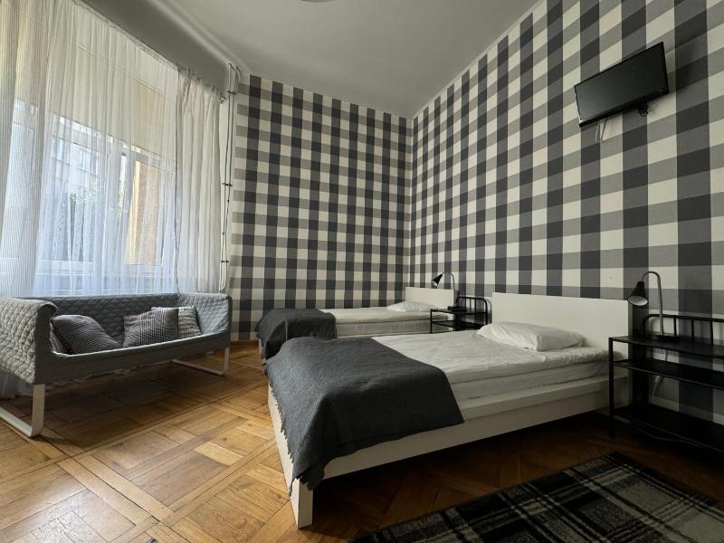 Basic Triple Room with Shared Bathroom image 1