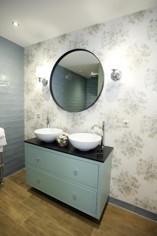 Deluxe Queen Suite image 2
