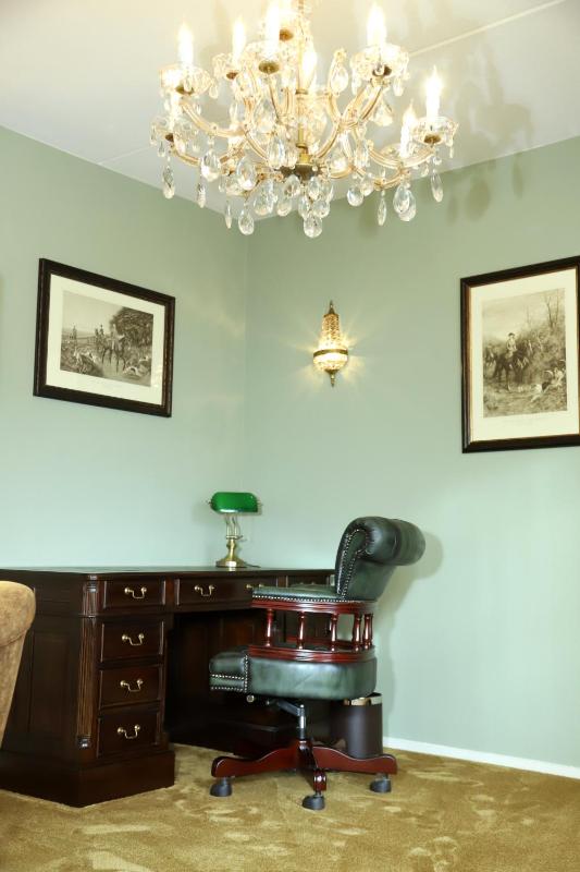 Deluxe Queen Suite image 1