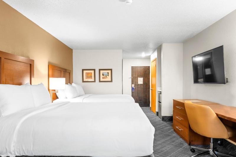 King Room with Two King Beds - Non-Smoking image 2