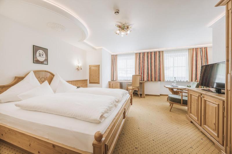 Standard Double Room image 1