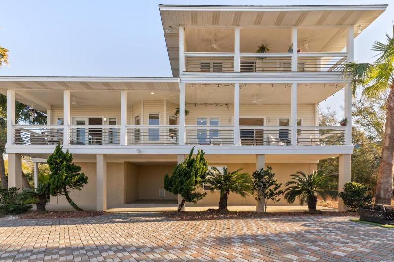 NEWLY REMODELED BEACHFRONT PRIVATE BEACH ACCESS - image 50