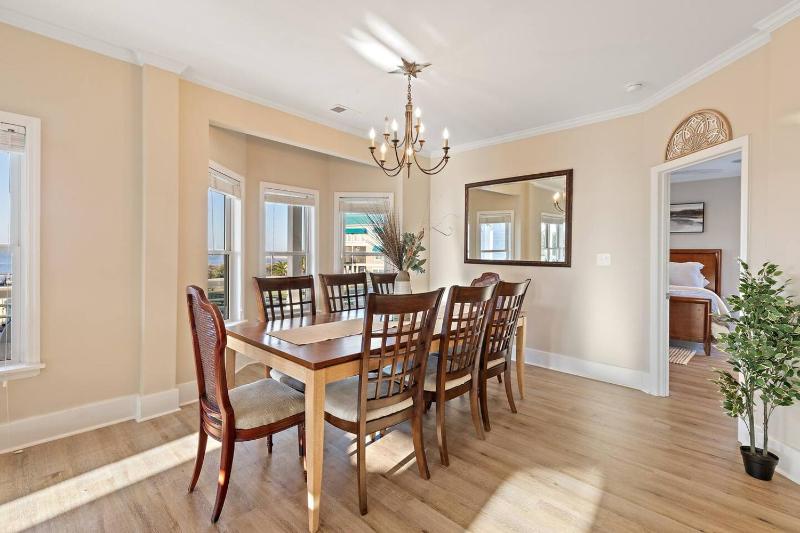 NEWLY REMODELED BEACHFRONT PRIVATE BEACH ACCESS - image 12