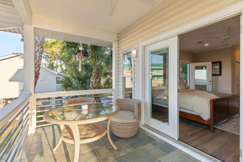 NEWLY REMODELED BEACHFRONT PRIVATE BEACH ACCESS - image 41
