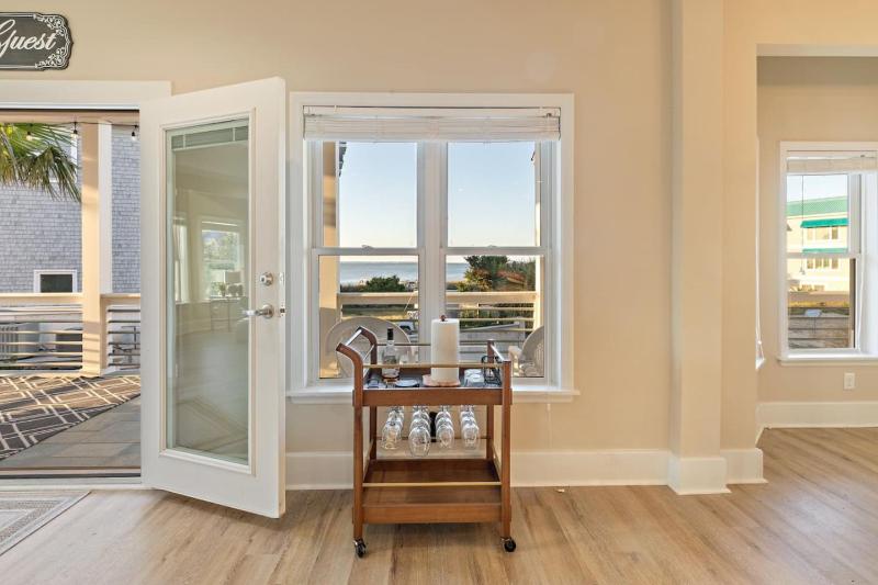 NEWLY REMODELED BEACHFRONT PRIVATE BEACH ACCESS - image 23