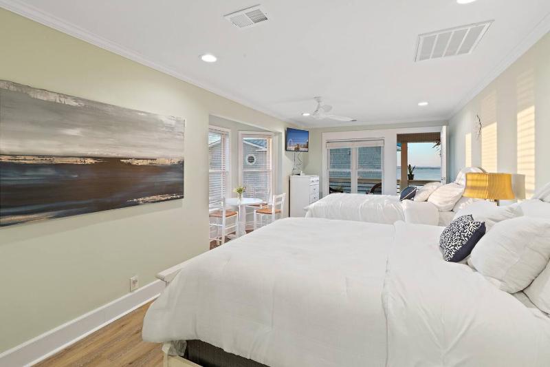 NEWLY REMODELED BEACHFRONT PRIVATE BEACH ACCESS - image 34