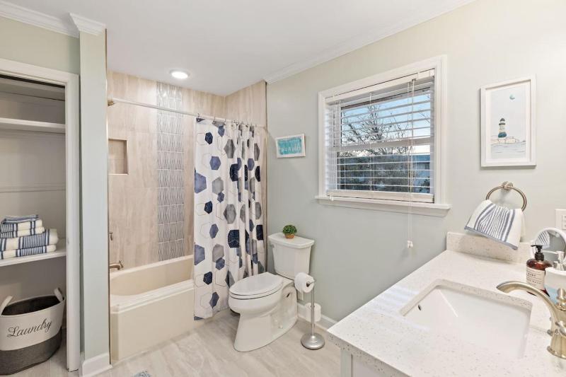 NEWLY REMODELED BEACHFRONT PRIVATE BEACH ACCESS - image 49
