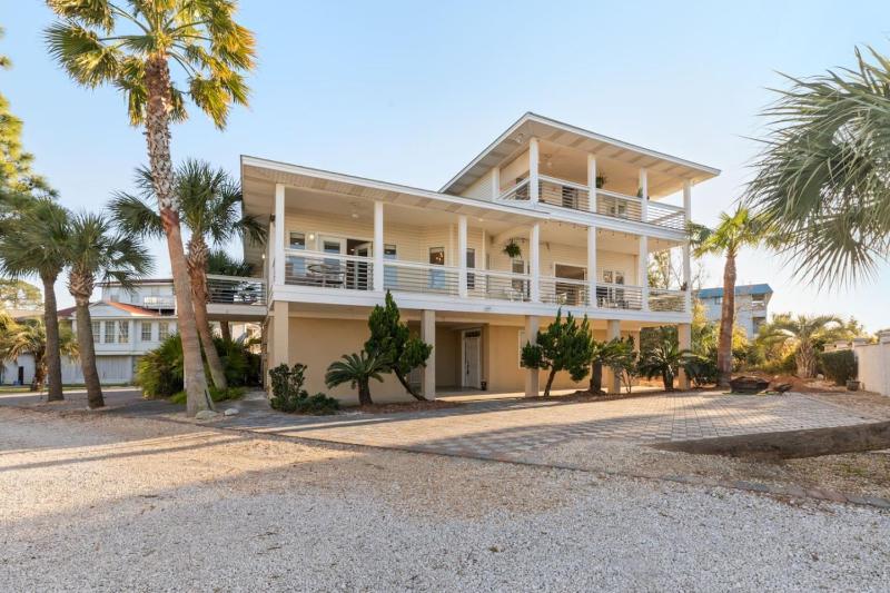 NEWLY REMODELED BEACHFRONT PRIVATE BEACH ACCESS - image 22