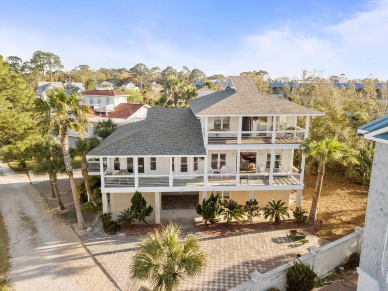 NEWLY REMODELED BEACHFRONT PRIVATE BEACH ACCESS - image 46