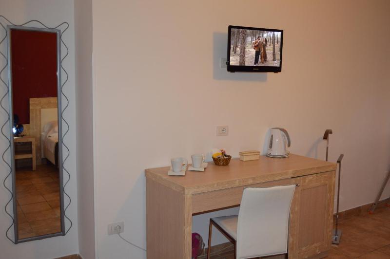 Superior King Room image 3