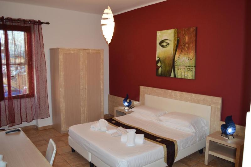 Superior King Room image 4
