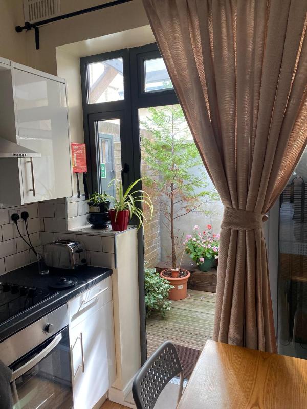 Studio Apartment with Balcony image 3