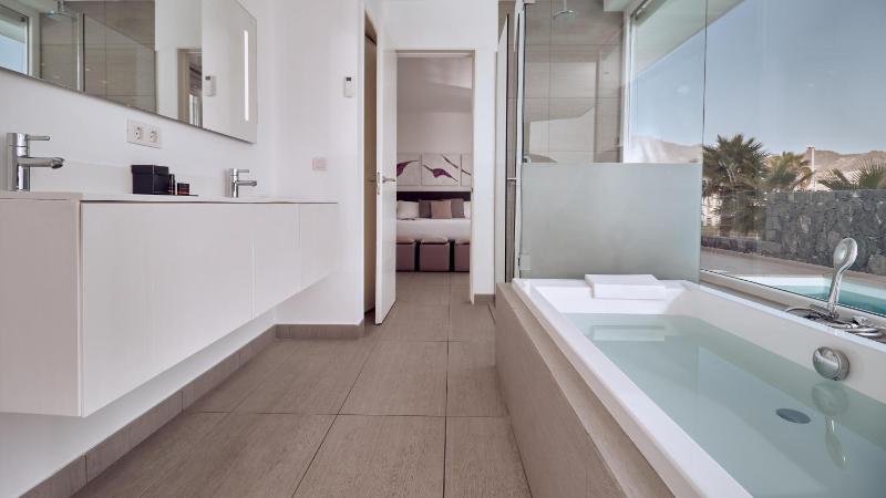 Divinity Mar 1 bedroom Suite with private pool, hot tub and sea view image 4