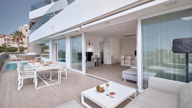 Divinity Mar 1 bedroom Suite with private pool, hot tub and sea view image 3