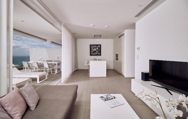 Divinity Bliss 1 bedroom sea view  image 4