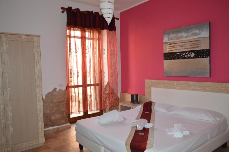 Deluxe Double Room image 3