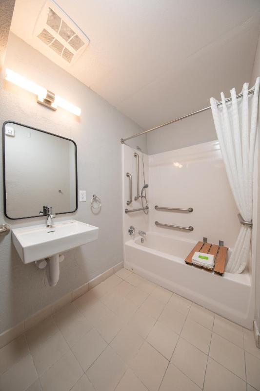 1 Full Bed ADA Bathtub with Hospitality Center image 2