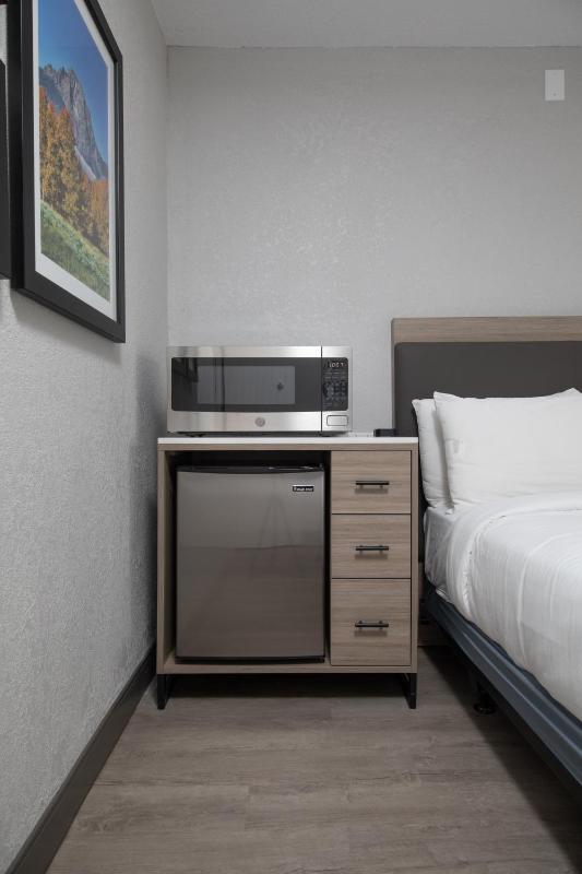 1 Full Bed ADA Bathtub with Hospitality Center image 4