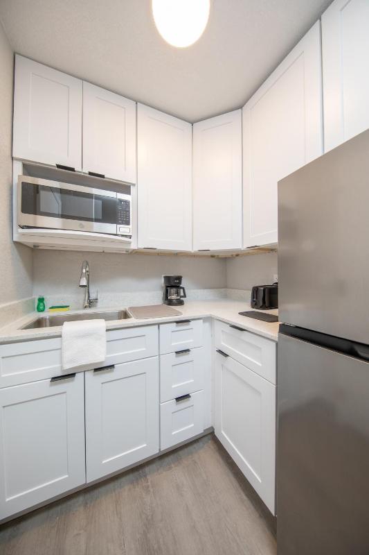 Full Bunk Bed Studio with Kitchenette, Non-Smoking image 3