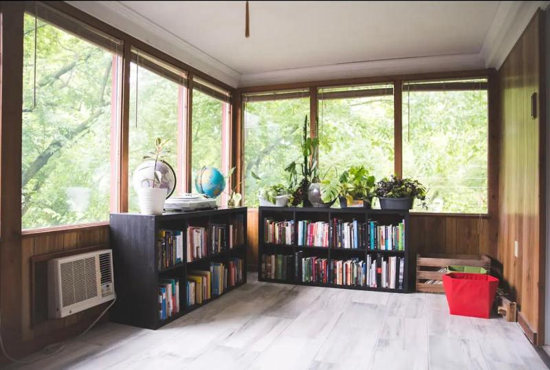 Spacious 5-Bedroom Retreat for 12 in Serene Neighborhood Near Louisville's Best Attractions - image 30