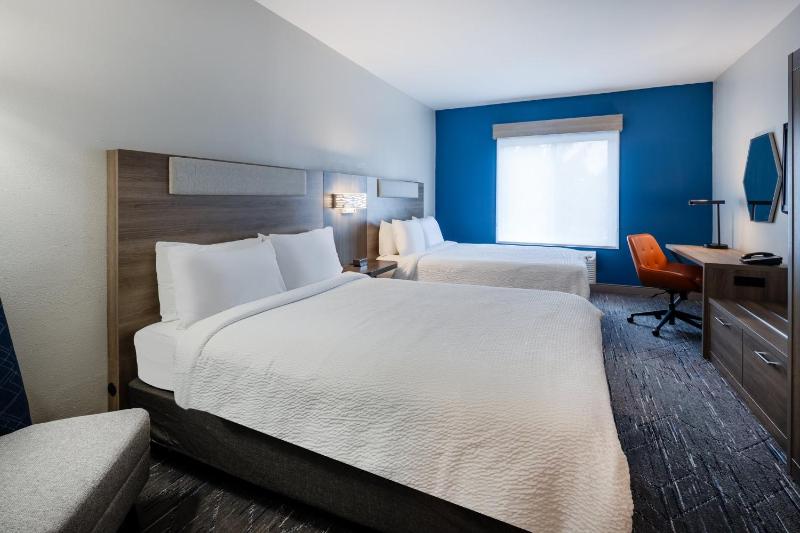 Standard Room with Two Queen Beds image 1