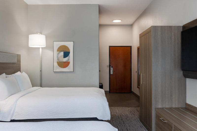Standard Room with Two Queen Beds image 3