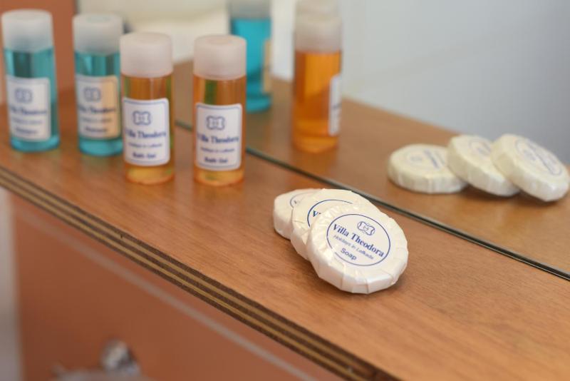 Economy Quadruple Room image 2