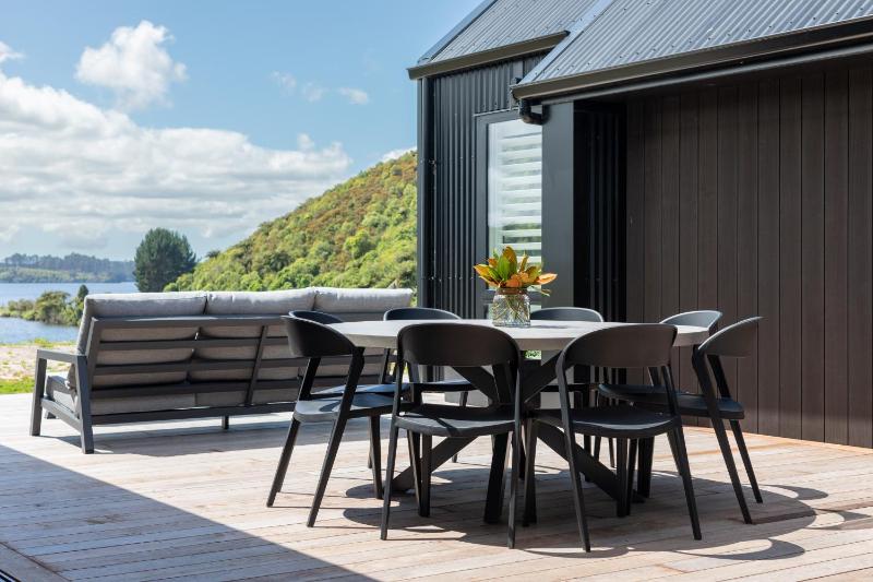 Lakefront Luxury - Lake Rotoiti Holiday Home - image 22