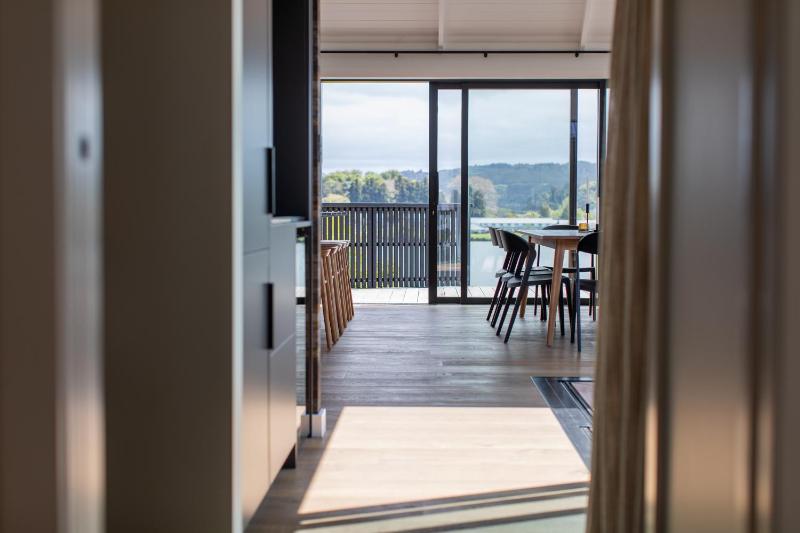 Lakefront Luxury - Lake Rotoiti Holiday Home - image 21
