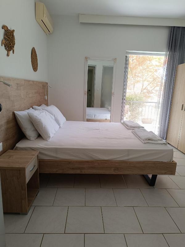 Double Room with Garden View image 3
