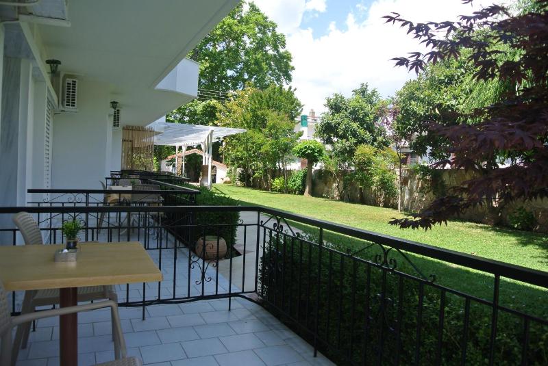 Double Room with Garden View image 1