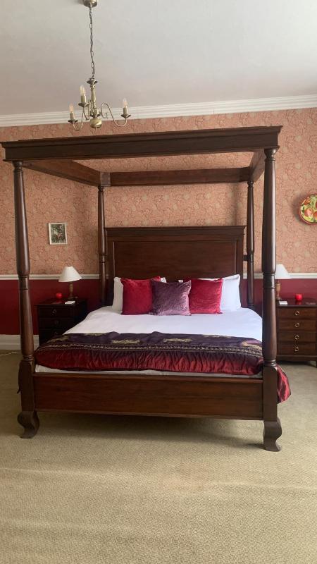 Double Room with Four Poster Bed image 1