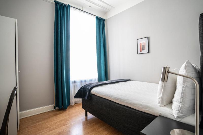 Small Double Room image 4