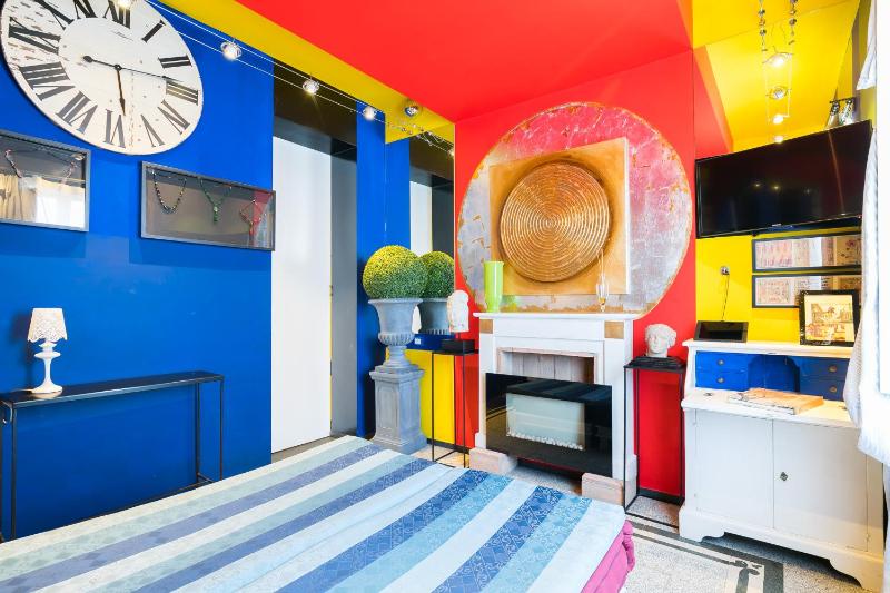 Luxury Penthouse Apartment with Terrace image 2