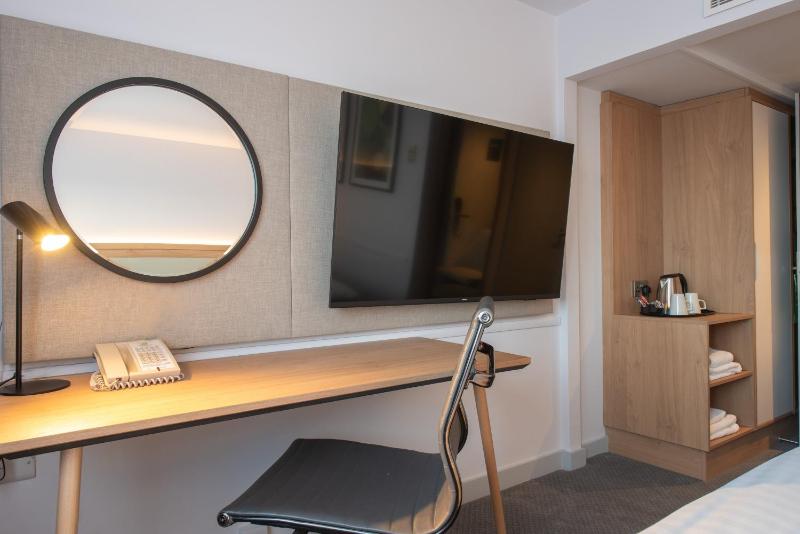 Standard Double Room image 3