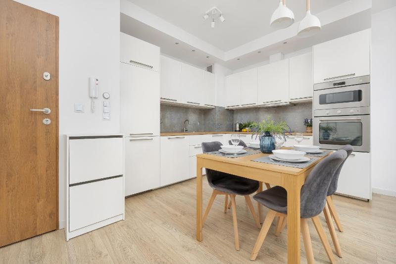 Comfy Two-Bedroom Apartment near Chopin Airport Warsaw's Ursynów by Noclegi Renters - image 16