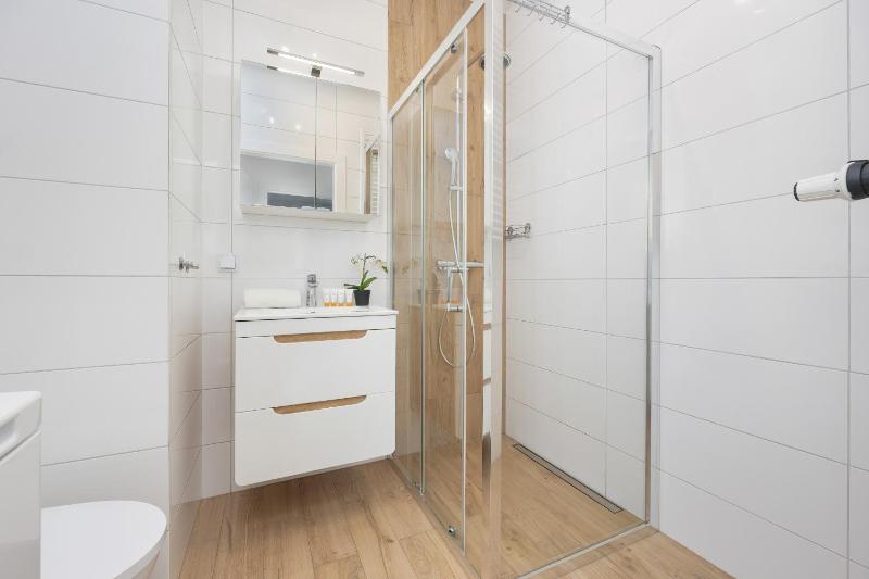 Comfy Two-Bedroom Apartment near Chopin Airport Warsaw's Ursynów by Noclegi Renters - image 2